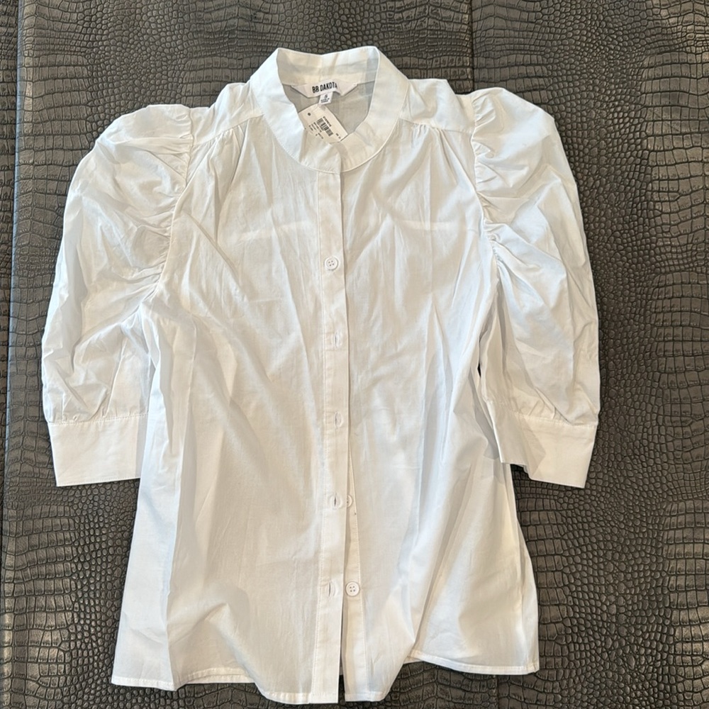 BB Dakota puff sleeve with buttons